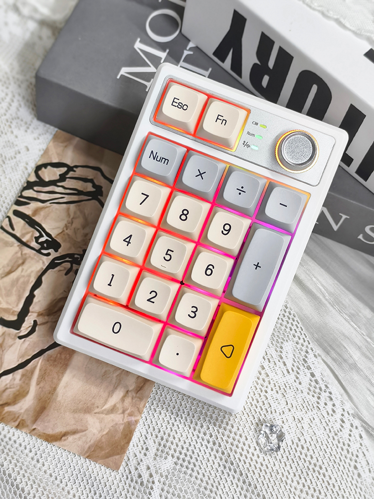 Tri Modes Bluetooth KEYCOOL Pr - Gaming Keyboard No Number Pad recensione e prezzo